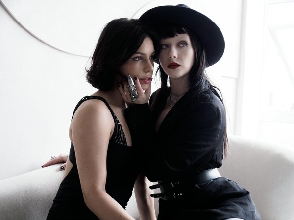 Quels sont les must-have pour une garde-robe féminine versatile ?